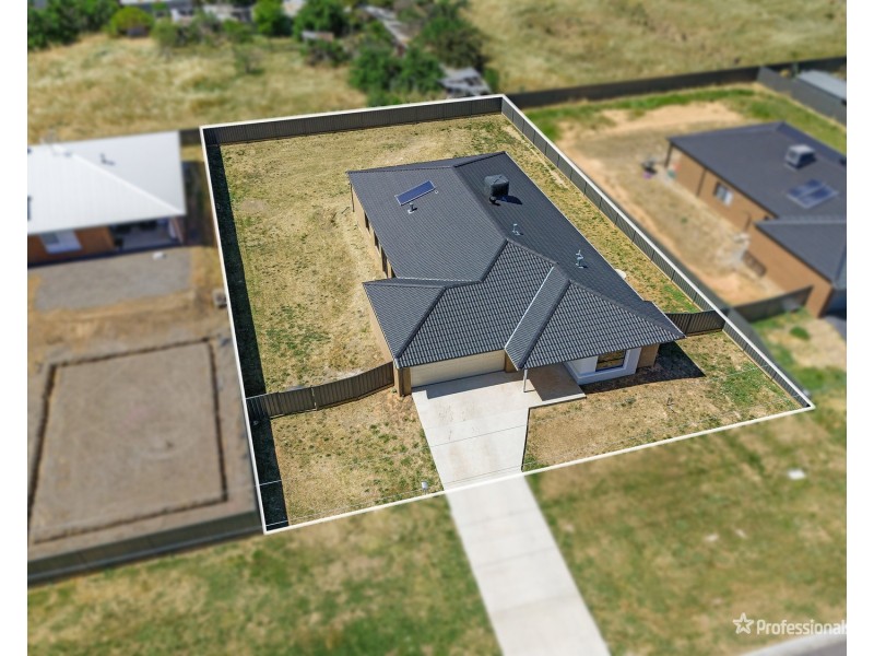 18 Powlett Street, Carisbrook VIC 3464