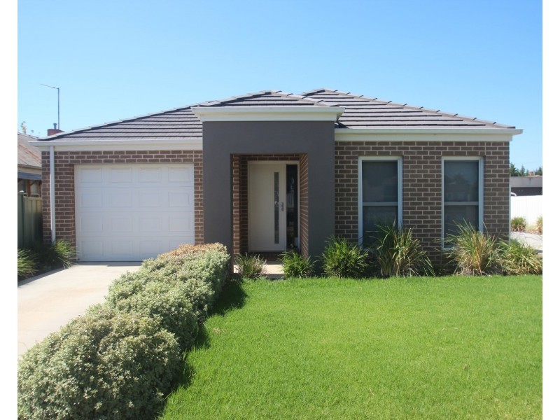 1/11 Higham Street, Maryborough VIC 3465