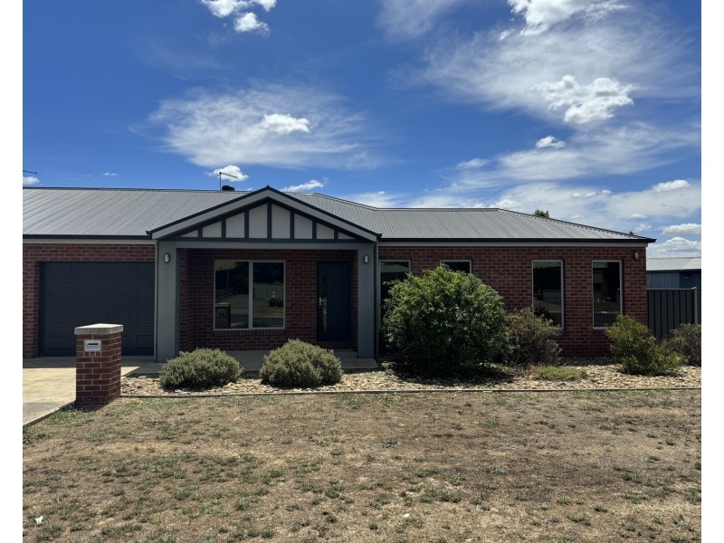 64 Holyrood Street, Maryborough VIC 3465