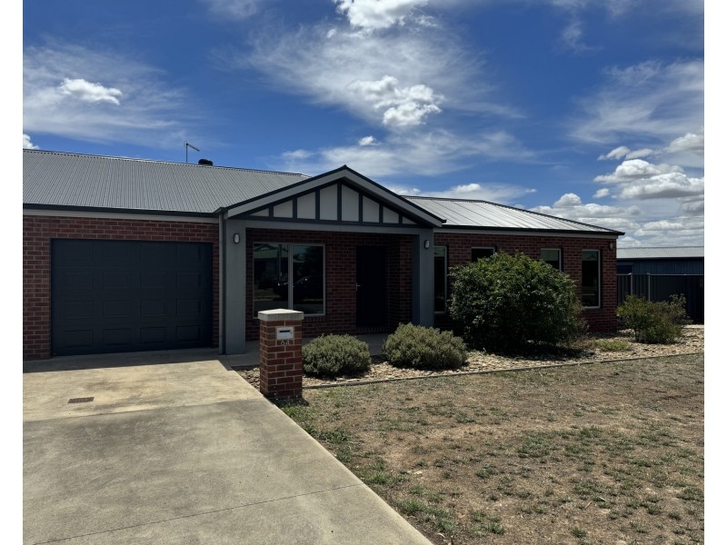 64 Holyrood Street, Maryborough VIC 3465