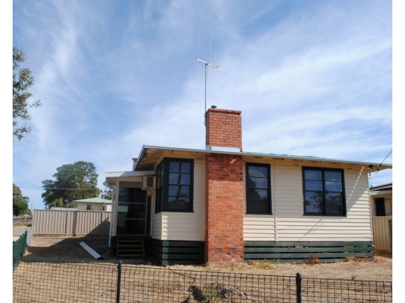 8 Porter Avenue, Maryborough VIC 3465