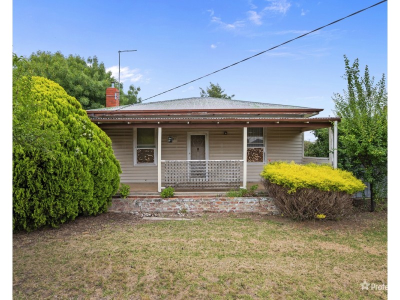 104  Loch Street, Maryborough VIC 3465