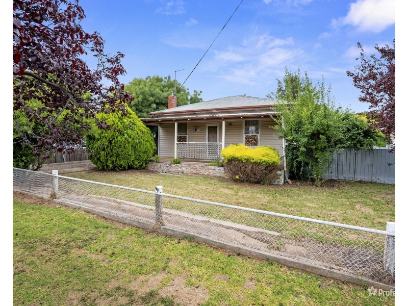 104  Loch Street, Maryborough VIC 3465