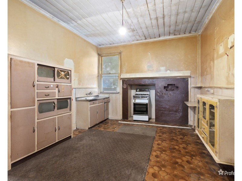 104  Loch Street, Maryborough VIC 3465