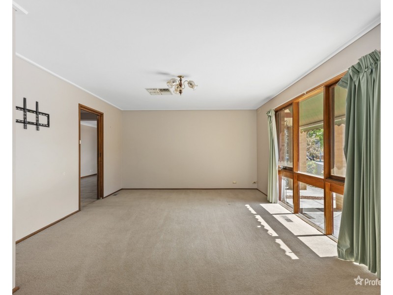 8 Fuller Street, Maryborough VIC 3465