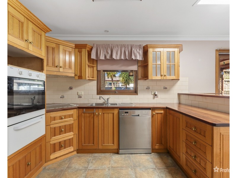 8 Fuller Street, Maryborough VIC 3465