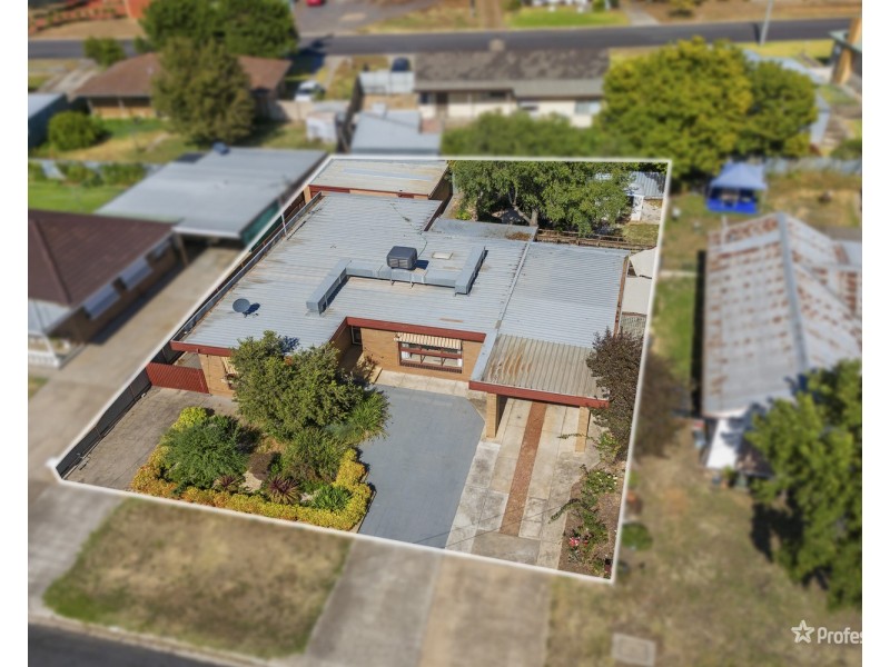 8 Fuller Street, Maryborough VIC 3465