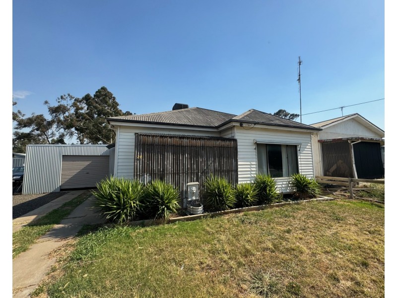 26 Tullaroop Road, Maryborough VIC 3465