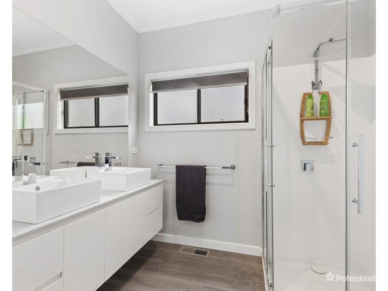 22 McLachlan Street, Carisbrook VIC 3464