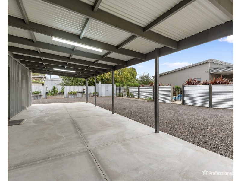 22 McLachlan Street, Carisbrook VIC 3464