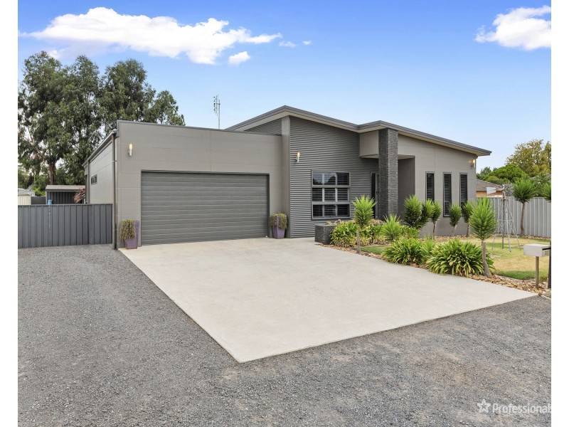 22 McLachlan Street, Carisbrook VIC 3464