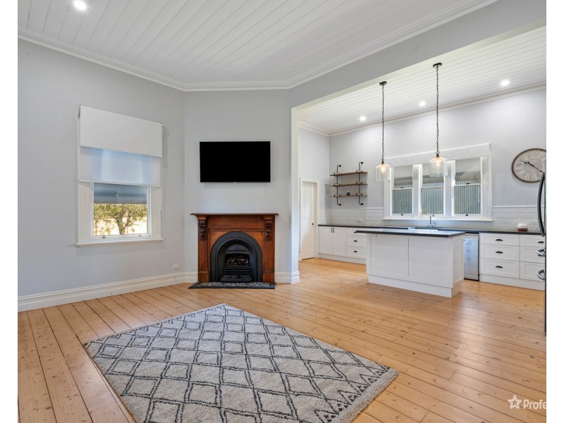 17 Clarendon Street, Maryborough VIC 3465