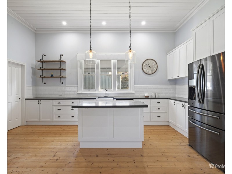 17 Clarendon Street, Maryborough VIC 3465