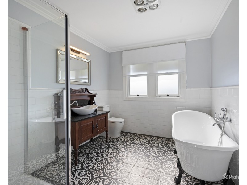 17 Clarendon Street, Maryborough VIC 3465