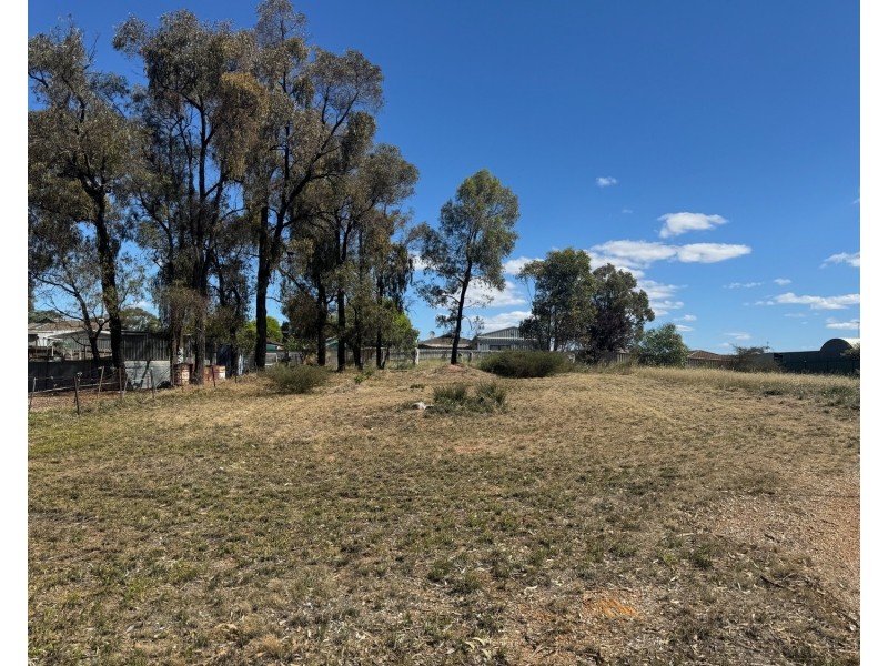 16 McPherson Avenue, Maryborough VIC 3465