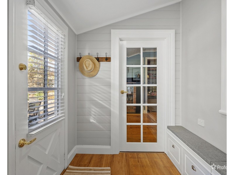 90 High Street, Avoca VIC 3467