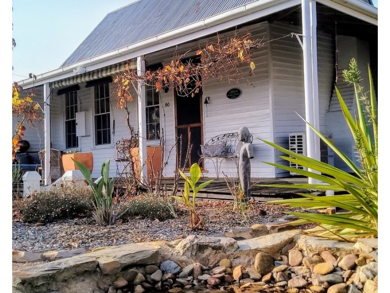 90 High Street, Avoca VIC 3467