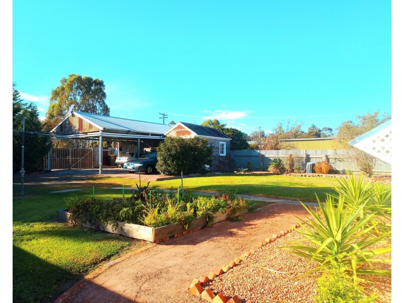 90 High Street, Avoca VIC 3467