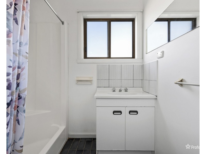 2/6 Harkness Street, Maryborough VIC 3465