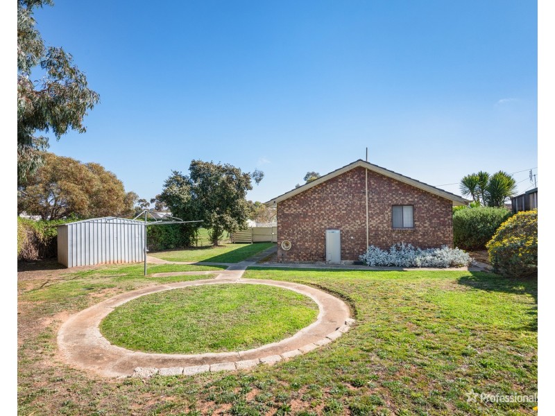 6 Hillview Avenue, Maryborough VIC 3465