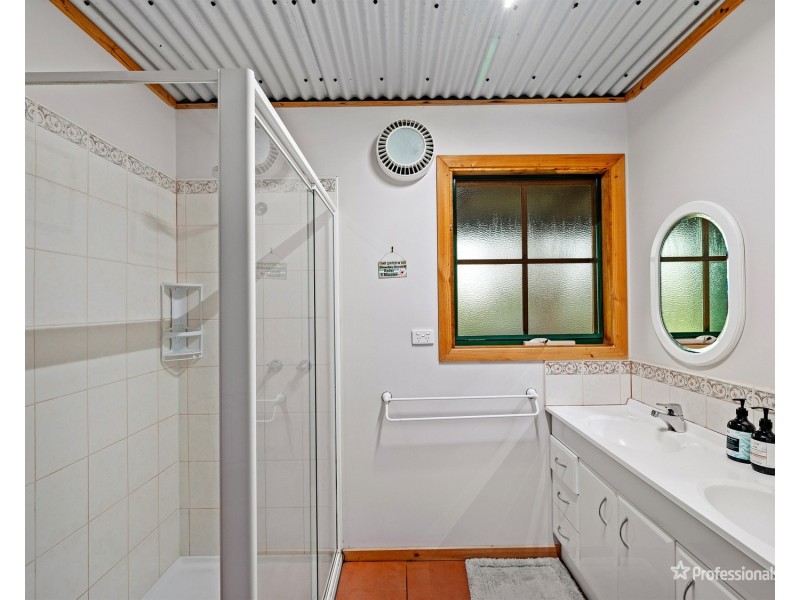 570 Avoca Road, Amherst VIC 3371