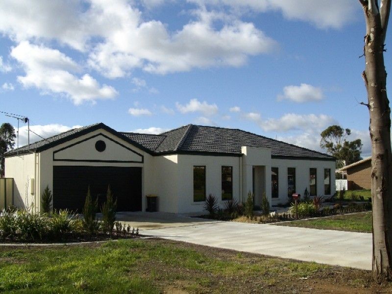 13 Albert Street, Carisbrook VIC 3464