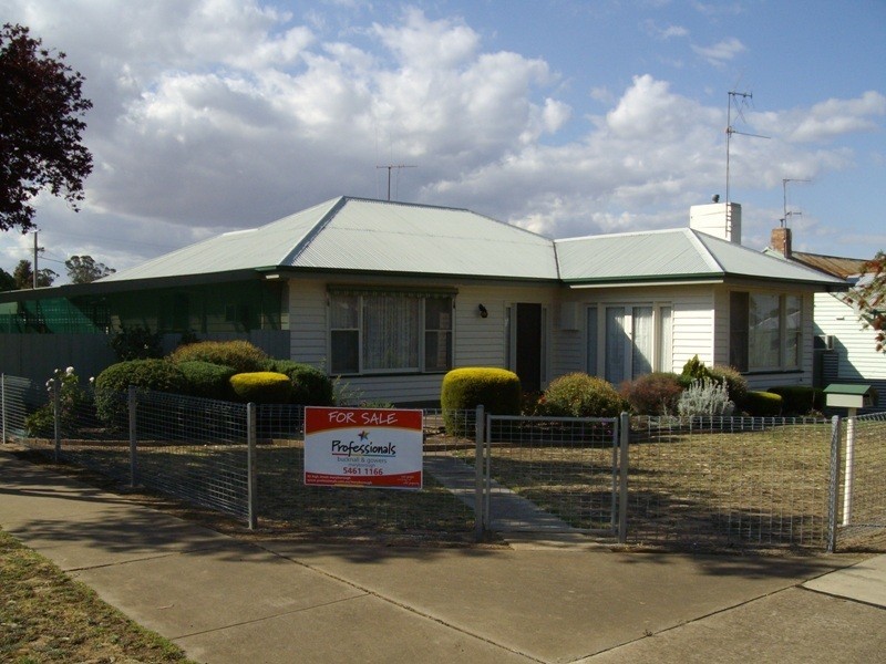 23 Arthur Avenue, Maryborough VIC 3465