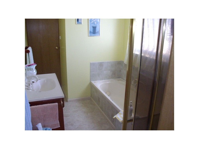 62 Menzies Drive, Daisy Hill VIC 3465