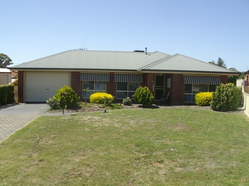 11 Rowles Drive, Maryborough VIC 3465
