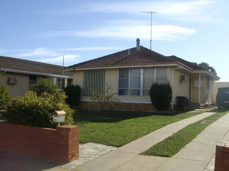 11 Tobruk Avenue, Maryborough VIC 3465