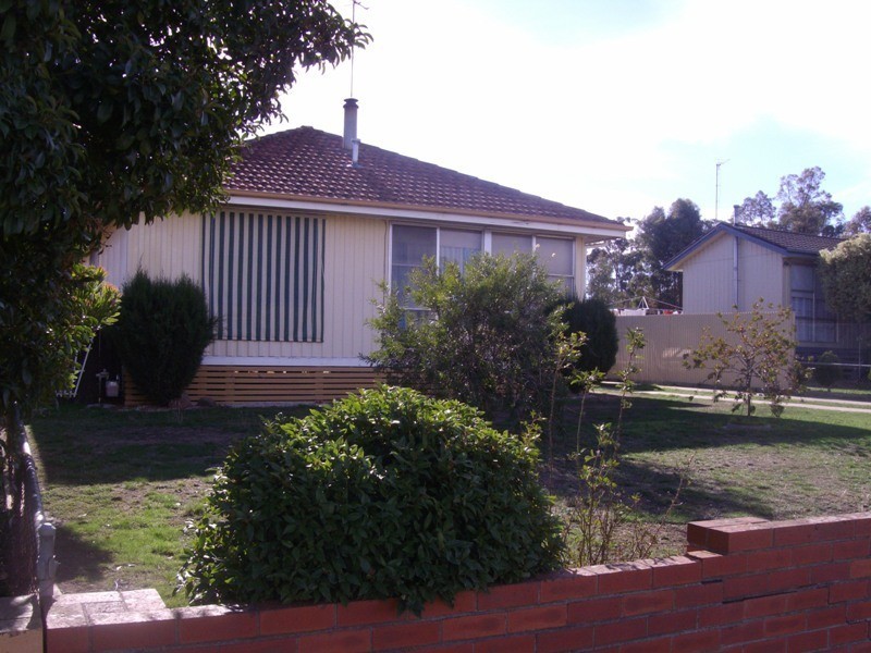 11 Tobruk Avenue, Maryborough VIC 3465