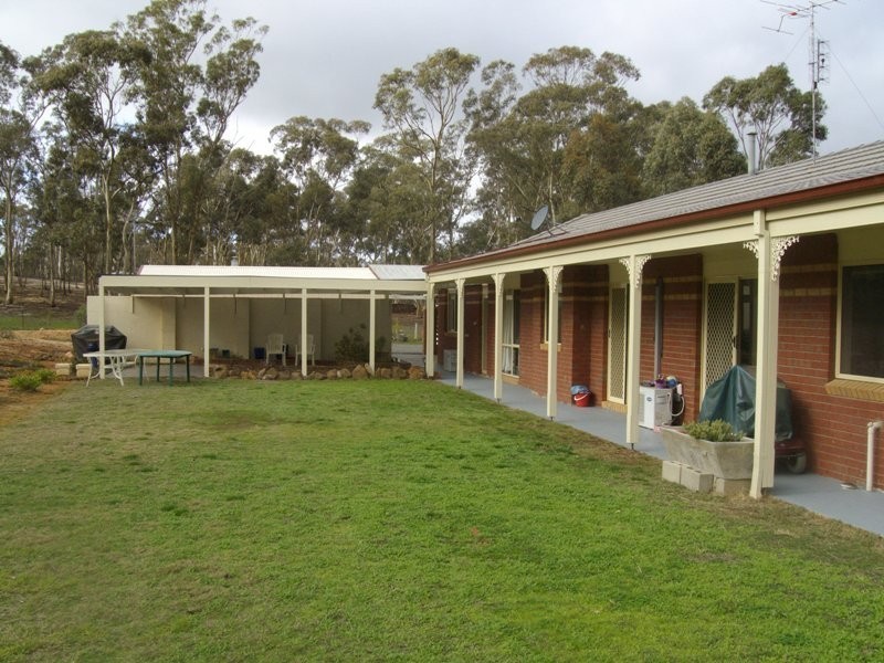 33 Menzies Drive, Daisy Hill VIC 3465