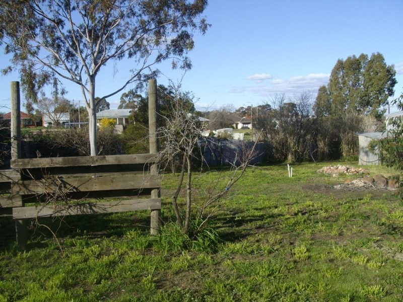 24 Bowen Street, St Arnaud VIC 3478