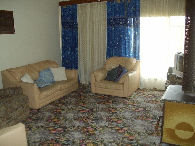 11 Tobruk Avenue, Maryborough VIC 3465