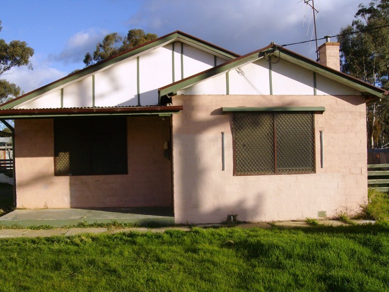 18 Tullaroop Road, Maryborough VIC 3465