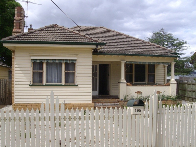 198 High Street, Avoca VIC 3467