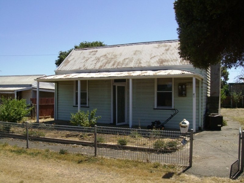 27 Higham Street, Maryborough VIC 3465