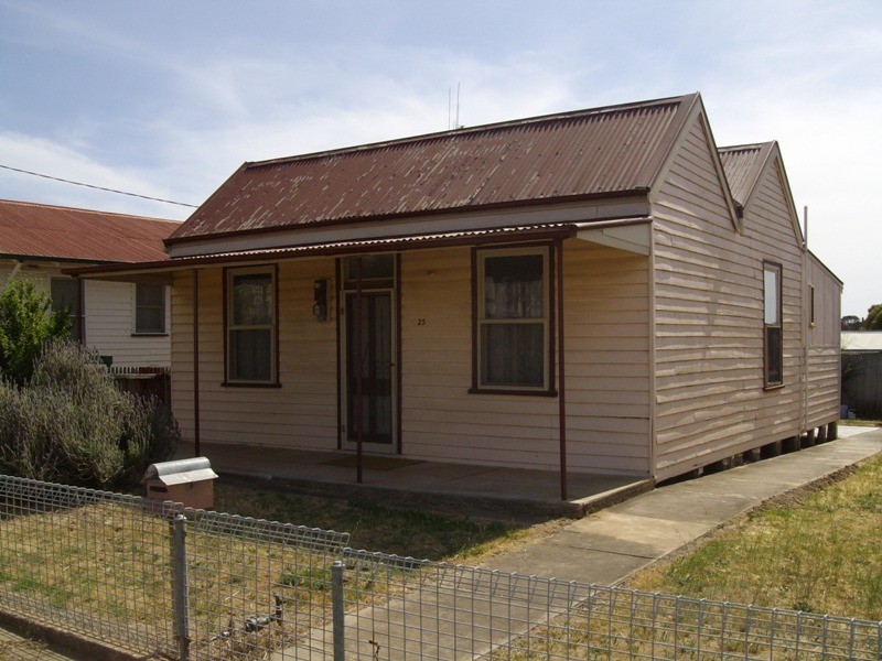 25 Outtrim Street, Maryborough VIC 3465