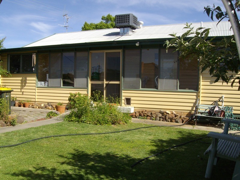 2 Arthur Avenue, Maryborough VIC 3465