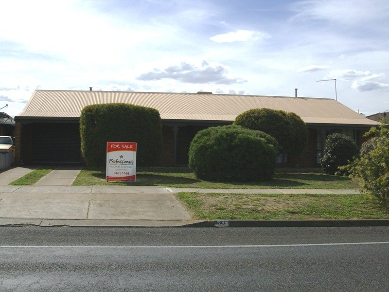71 Park Road, Maryborough VIC 3465