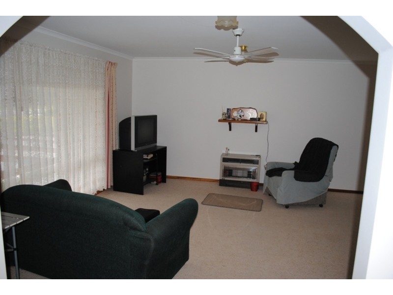 18 Albert Street, Carisbrook VIC 3464