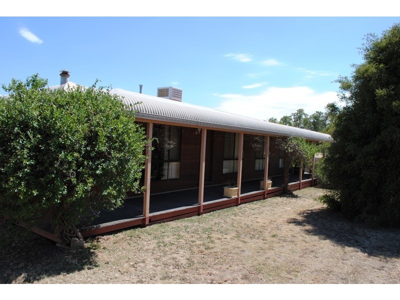 12 Hood Street, Carisbrook VIC 3464