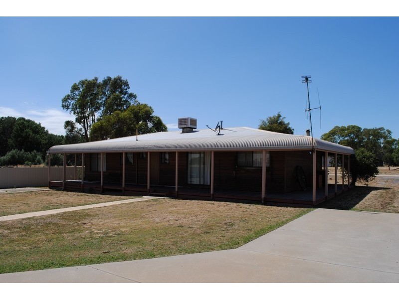 12 Hood Street, Carisbrook VIC 3464