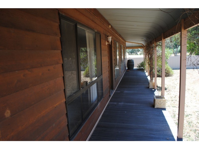 12 Hood Street, Carisbrook VIC 3464