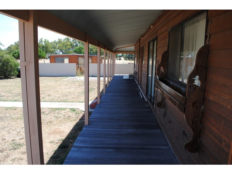 12 Hood Street, Carisbrook VIC 3464