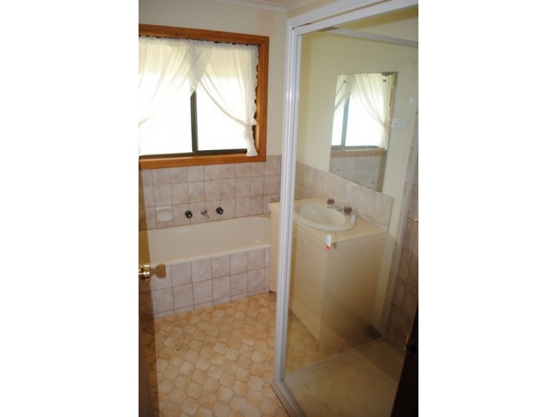 12 Hood Street, Carisbrook VIC 3464