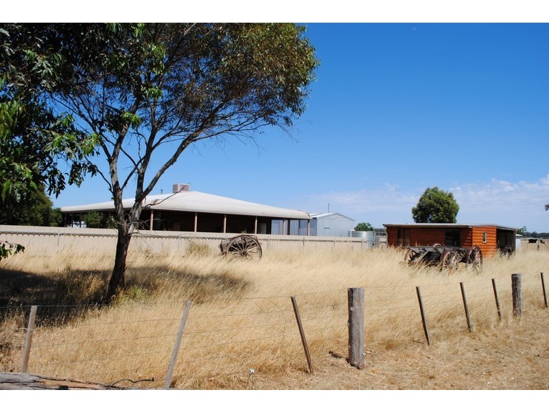 12 Hood Street, Carisbrook VIC 3464