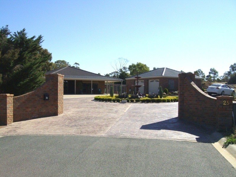 25 Rowles Drive, Maryborough VIC 3465