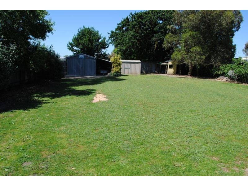 22 Victoria Street, Carisbrook VIC 3464