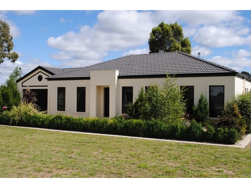 13 Albert Street, Carisbrook VIC 3464